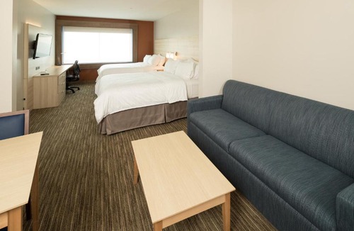 Auburn Hotel | Holiday Inn Express & Suites - Auburn by IHG