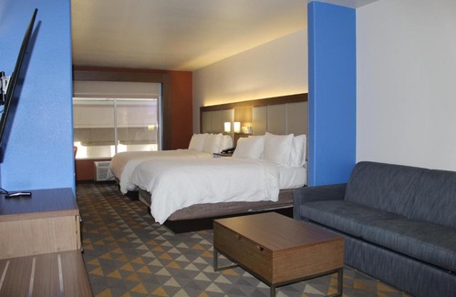 Beloit Hotel | Holiday Inn Express & Suites - Beloit by IHG