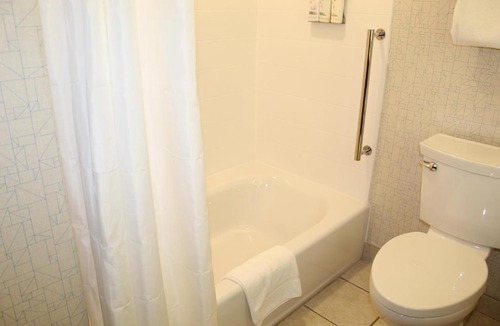 Beloit Hotel | Holiday Inn Express & Suites - Beloit by IHG
