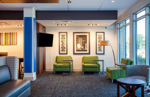 Beloit Hotel | Holiday Inn Express & Suites Beloit by IHG