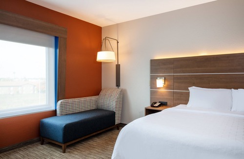 Beloit Hotel | Holiday Inn Express & Suites Beloit by IHG