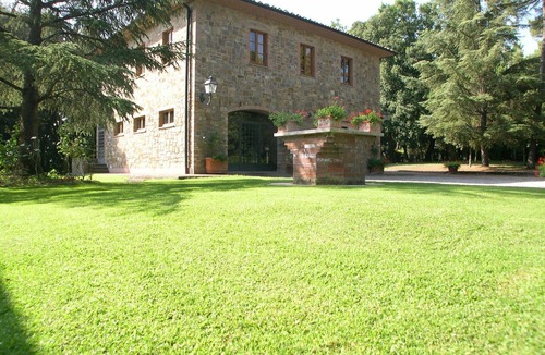 Gambassi Terme Villa | Holiday Villa for 20 People with pool in Tuscany
