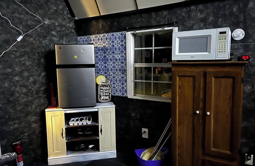 Temple Hill Cabin | HOLY MOLY looking for small family to spend time. Sleeps 5