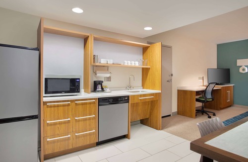 Executive Park Hotel | Home2 Suites by Hilton Charlotte I-77 Tyvola Rd
