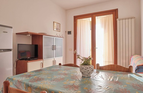 Rosapineta Apartment | Homely flat with pool-Beahost