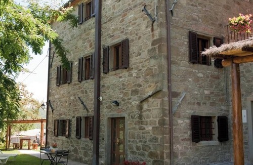 Caprese Michelangelo Apartment | Homerez - Apt in Caprese Michelangelo