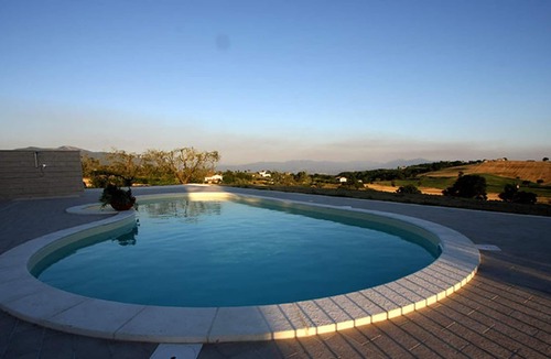 Montecastrilli Apartment | Homerez - Appartement for 4 ppl. with shared pool and garden at Montecastrilli