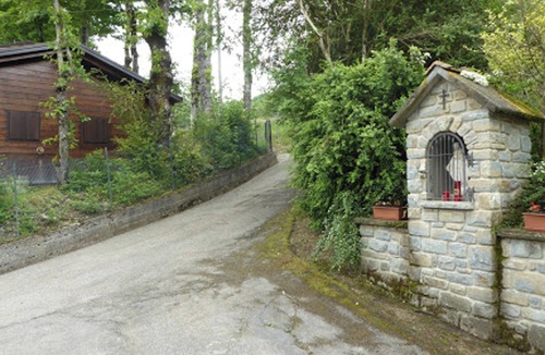 Ventasso Ski Chalet | Homerez - Comfortable Chalet in Giarola with Mountain View