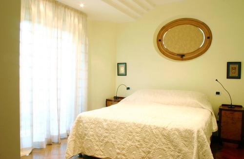 Mogliano House | Homerez - House for 8 ppl. with shared pool, jacuzzi and garden at Mogliano