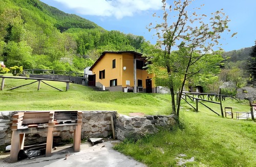 Gallicano House | Homerez - Spacious House in Gallicano with Sauna