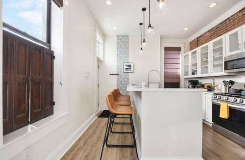 East Allegheny House | ★ HostWise Stays ★ Historic Victorian Charm, Parking, & Luxury Bath