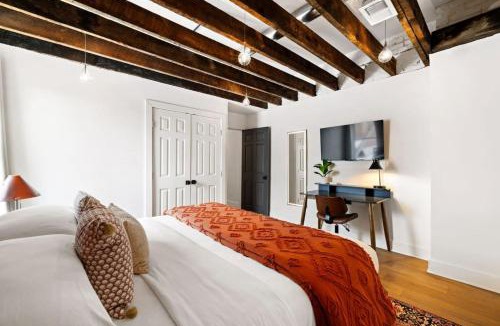 Central Northside Apartment | HostWise Stays - Prime Mexican War Streets 2BR Apartment
