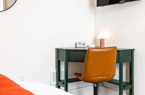 Central Northside Apartment | HostWise Stays - Prime Mexican War Streets 2BR Apartment