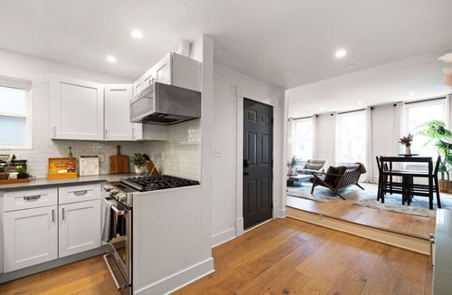 Central Northside Apartment | ★HostWise Stays★ Stylish War Streets Retreat | Easy Walk to Stadiums & Dining