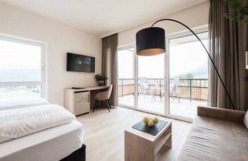 Caldaro Sulla Strada del Vino Hotel | Hotel Torgglhof Kaltern