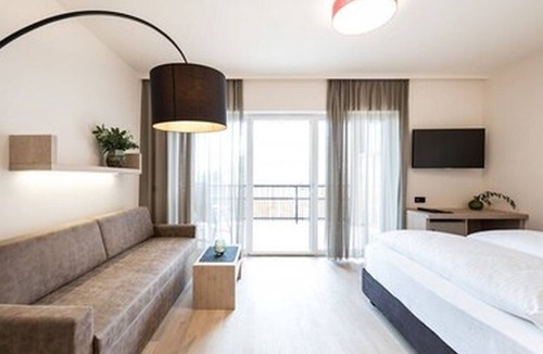 Caldaro Sulla Strada del Vino Hotel | Hotel Torgglhof Kaltern