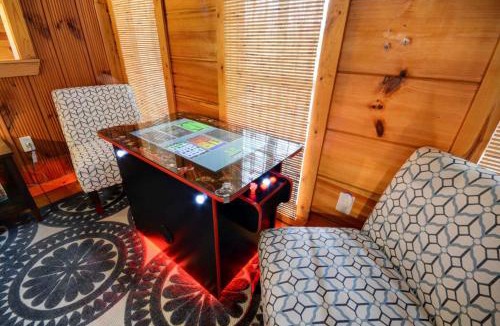 Campton House | Hot Tub Arcade WiFi Whispering Winds - RRG