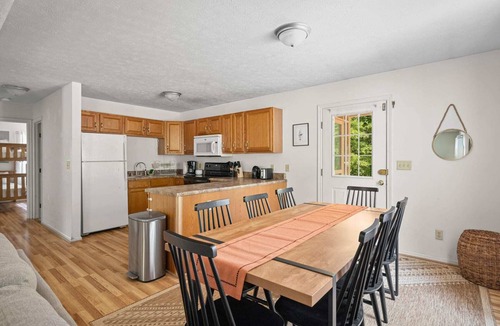 Mount Jackson House | Hot Tub, Fire Pit, Grill, Screened Porch & WiFi