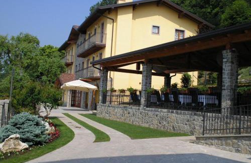 Almenno San Bartolomeo Hotel | Hotel Camoretti