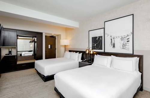 Downtown Des Moines Hotel | Hotel Fort Des Moines, Curio Collection by Hilton