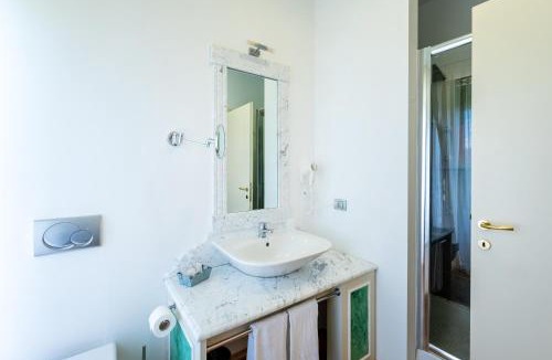 Varano Borghi Hotel | Hotel Villa Borghi