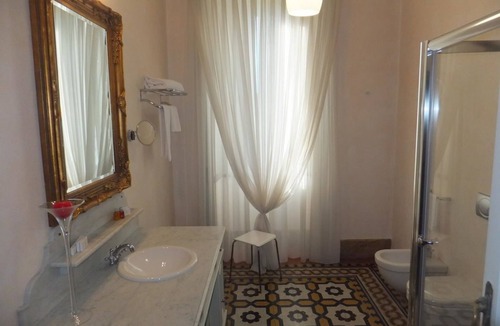 Varano Borghi Hotel | Hotel Villa Borghi