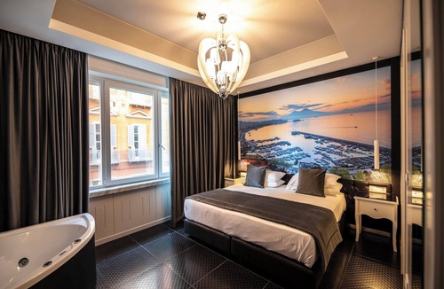 Chiaia Hotel | Hotiday Napoli Lungomare