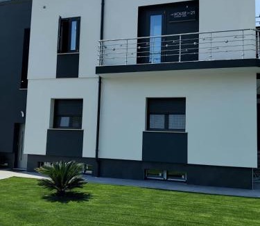 Collecchio House | House 21 Residence Room