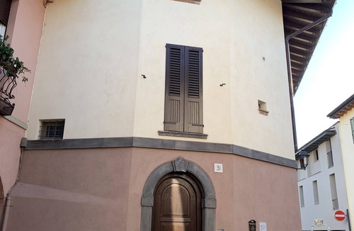 Chiari House | House in the historic center of Chiari