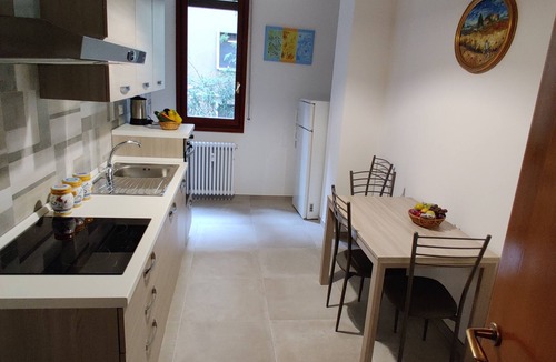 San Donato-San Vitale Apartment | House Of Anna