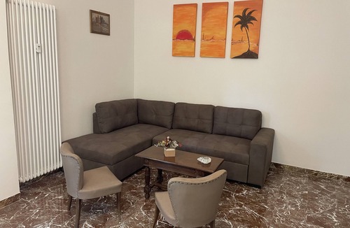 San Donato-San Vitale Apartment | House Of Anna