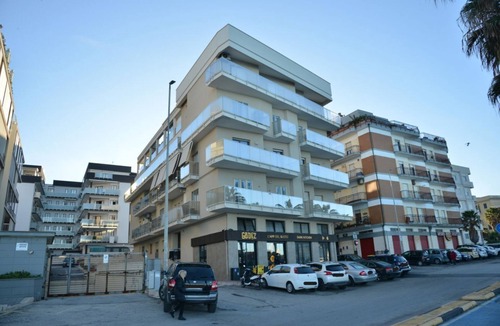 Trani Apartment | House Scoglio di Frisio - Sea View