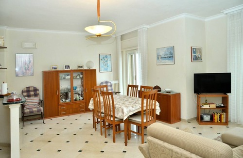Trani Apartment | House Scoglio di Frisio - Sea View