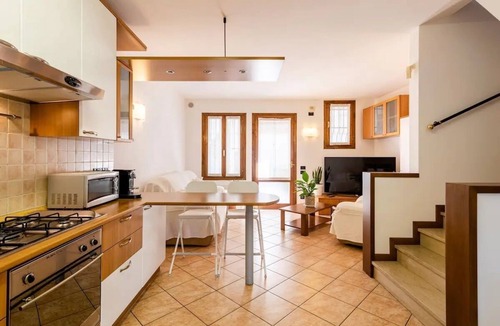 Porto Santa Margherita House | House with big private Garden - 2 min walk to center/10 to Beach/1h drive Venice