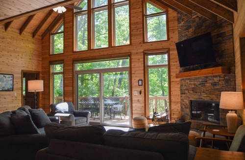 Innsbrook Ski Chalet | Huge Custom 4-bedroom Chalet in Innsbrook Resort - Pet Friendly!