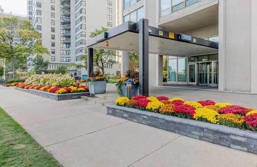 Lake View East Apartment | Ideal Lakeview 1BR w/Deck, Pool & Gym, nr Lincoln Park, by Blueground