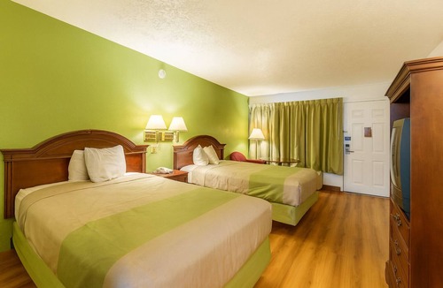Edgewood Hotel | Ideal Room for Budget Travelers w/Convenient Location - 4 Units