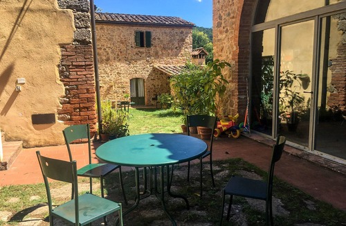 Sovicille Apartment | Idyllic apartment farmstead hidden in a Tuscan valley located 15min. from Siena