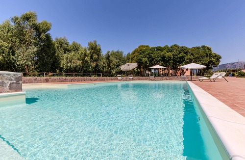 Barega Villa | Iglesias Countryside, Nature & Pool