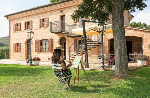 Bettolelle Apartment | Il Girasole, app in a typical villa with swimming pool 7 km from the sea, Senigallia, Marche