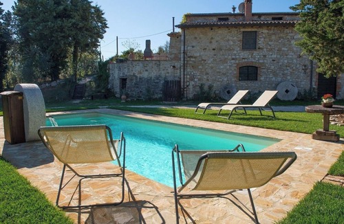 San Venanzo Villa | Il Granaio, Villa for 6 people with heated jacuzzi and pool in the garden