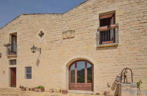 Casa Papa House | In a quiet location, near Modica and Ragusa, this beautiful and classic stone house welcomes you.