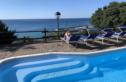 Finale Ligure Apartment | In an olive grove with stunning sea views