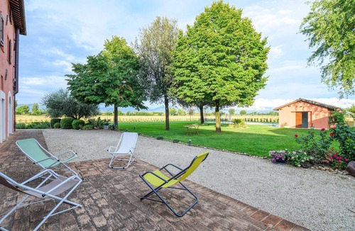 Guzman House | In the heart of Italy awaits you this spacious property with swimming pool.