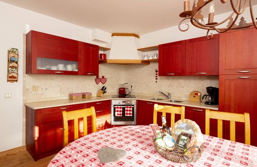 Riscone Apartment | In the quiet of Reischach Tyrolean-style apartment along the bike path