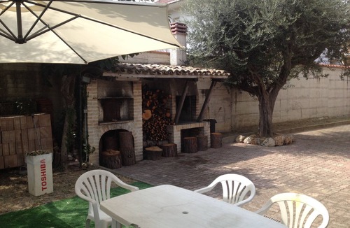 Montesilvano Apartment | In villa, comfortable apartment with garden