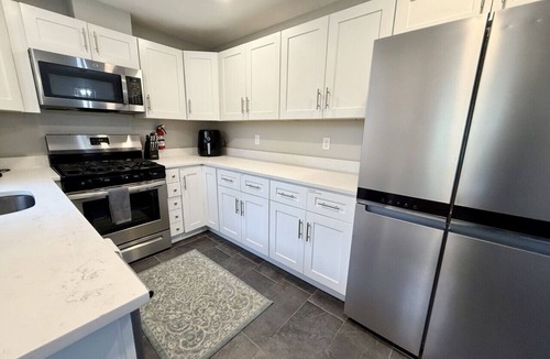 Bethel Park House | Incredible 5 bed 2 bath w/HOT TUB close to Pitt