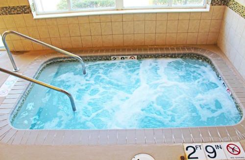 Marinette Hotel | Independence Stay Long Term and Suites