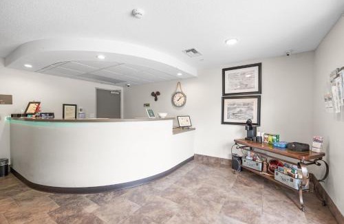 Marinette Hotel | Independence Stay Long Term and Suites