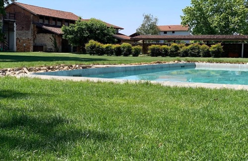 Vaprio d'Agogna Villa | Intera Villa Storica di Charme con Piscina e Parco